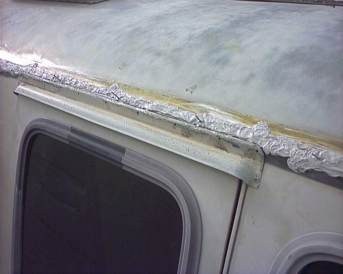 75 E II Door Gutter 02.JPG (700x560; 59 KBytes)