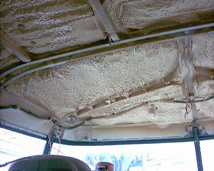 75 E II LF Cab Ceiling Insulation 01.jpg (700x560; 77 KBytes)