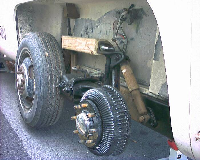 75 E II Left side Boggie 01.jpg (700x560; 65 KBytes)