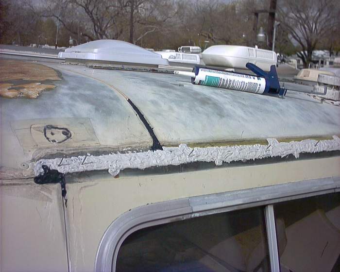 75 E II R Drip Rail Rear 01.JPG (700x560; 68 KBytes)