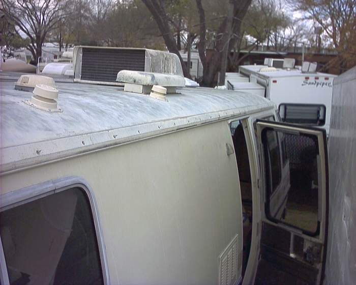 75 E II R Drip Rail Rear 08.JPG (700x560; 65 KBytes)