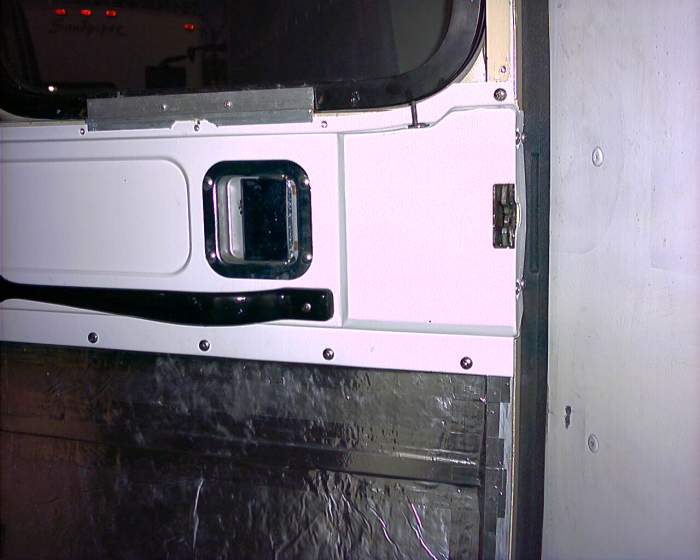New Door Latch Installed 02.JPG (700x560; 59 KBytes)